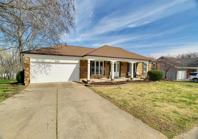 Photo 1 of Single Family Residence at 5528 Rolling Meadows Ct, Saint Louis, MO 63129 | MLS# MIS25017259 | | Sold on 2025-04-29