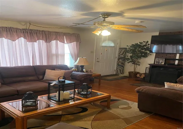 Photo 4 of Single Family Residence at 7716 Monroe Dr, Saint Louis, MO 63133 | MLS# MIS25017287 | | Sold on 2025-04-30