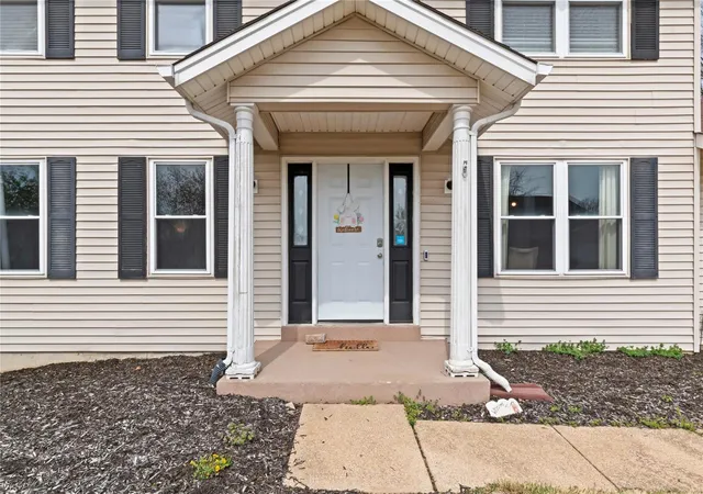 Photo 3 of Single Family Residence at 1295 Colby Dr, Saint Peters, MO 63376 | MLS# MIS25017336 | | Sold on 2025-06-05