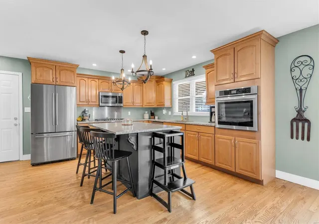 Photo 3 of Single Family Residence at 5285 Brass Lantern Pl, Saint Louis, MO 63128 | MLS# MIS25017436 | | Sold on 2025-04-25