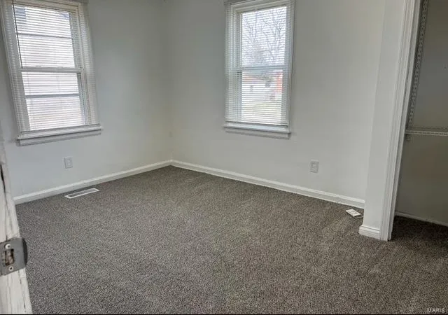 Photo 4 of Single Family Residence at 240 Reasor Dr, Saint Louis, MO 63135 | MLS# MIS25017540 |  | Sold on 2025-05-02