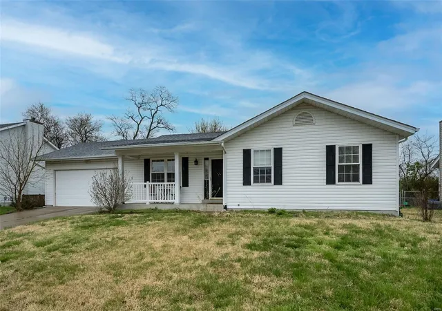 Photo 1 of Single Family Residence at 3009 Ridgetop Ct, Saint Peters, MO 63376 | MLS# MIS25017545 |  | Sold on 2025-04-30