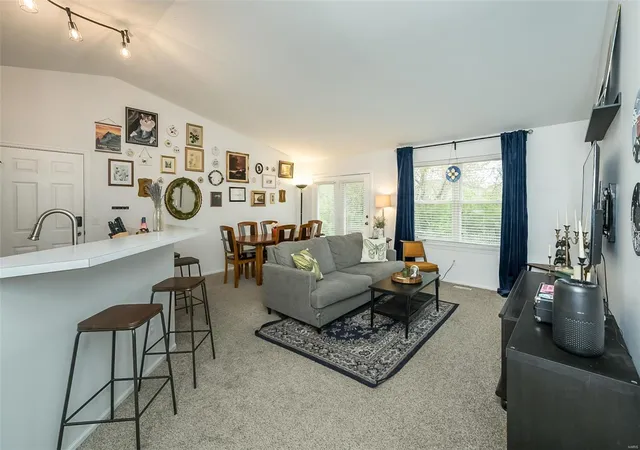 Photo 2 of Single Family Residence at 3009 Ridgetop Ct, Saint Peters, MO 63376 | MLS# MIS25017545 |  | Sold on 2025-04-30