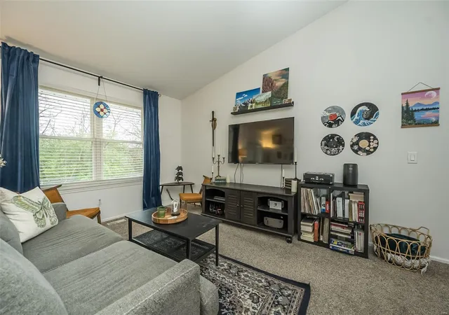 Photo 3 of Single Family Residence at 3009 Ridgetop Ct, Saint Peters, MO 63376 | MLS# MIS25017545 |  | Sold on 2025-04-30