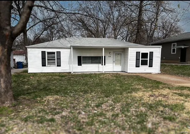 Single Family Residence at 319 Reasor Dr, Saint Louis, MO 63135 | MLS# MIS25017547 | | Sold on 2025-05-02