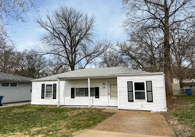 Photo 1 of Single Family Residence at 319 Reasor Dr, Saint Louis, MO 63135 | MLS# MIS25017547 | | Sold on 2025-05-02