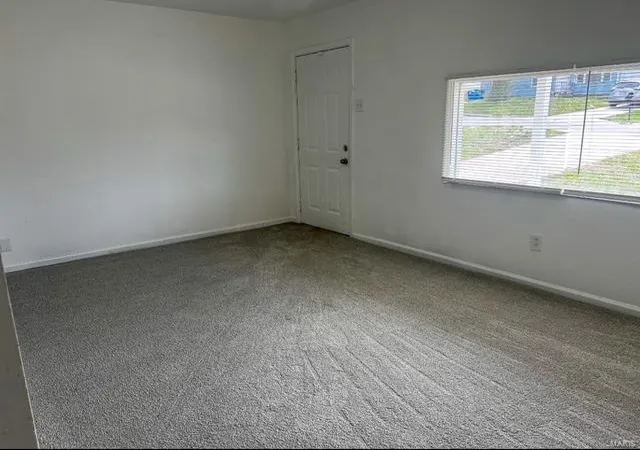 Photo 3 of Single Family Residence at 319 Reasor Dr, Saint Louis, MO 63135 | MLS# MIS25017547 | | Sold on 2025-05-02