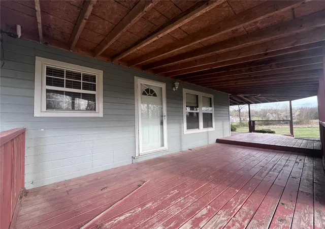 Photo 3 of Single Family Residence at 402 W Maple St, Conway, MO 65632 | MLS# MIS25017598 | | Sold on 2025-05-14
