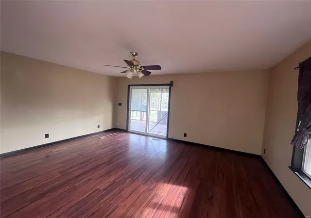 Photo 4 of Single Family Residence at 402 W Maple St, Conway, MO 65632 | MLS# MIS25017598 | | Sold on 2025-05-14