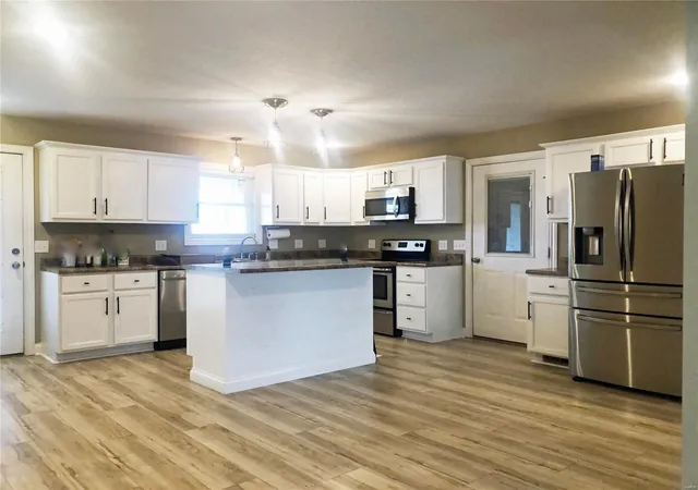 Photo 5 of Single Family Residence at 12065 Hidden Meadow Ln, Dexter, MO 63841 | MLS# MIS25017601 |  | Sold on 2025-05-13