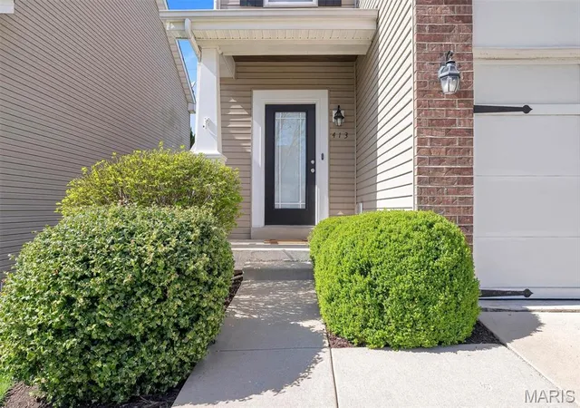 Photo 3 of Villa at 413 Parkgate Dr, Lake Saint Louis, MO 63367 | MLS# MIS25017603 | | Sold on 2025-05-12