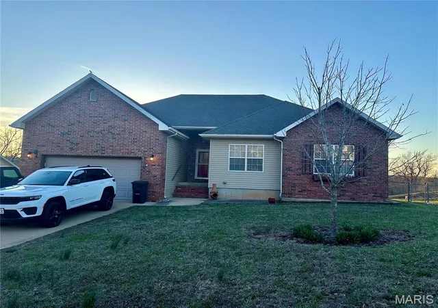 Single Family Residence at 114 Birchtree Cir, Saint Robert, MO 65584 | MLS# MIS25017706 | | Sold on 2025-06-23