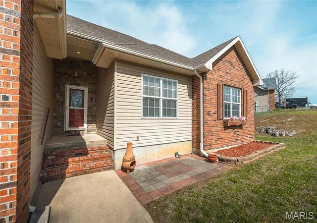 Photo 1 of Single Family Residence at 114 Birchtree Cir, Saint Robert, MO 65584 | MLS# MIS25017706 |  | Sold on 2025-06-23