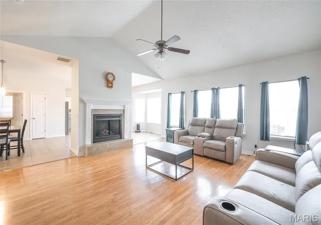 Photo 3 of Single Family Residence at 114 Birchtree Cir, Saint Robert, MO 65584 | MLS# MIS25017706 | | Sold on 2025-06-23