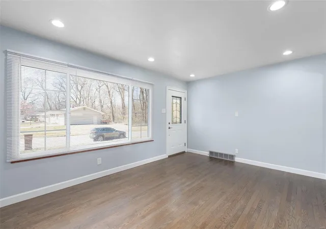 Photo 3 of Single Family Residence at 2414 Banister Dr, Saint Louis, MO 63125 | MLS# MIS25017777 | | Sold on 2025-05-21
