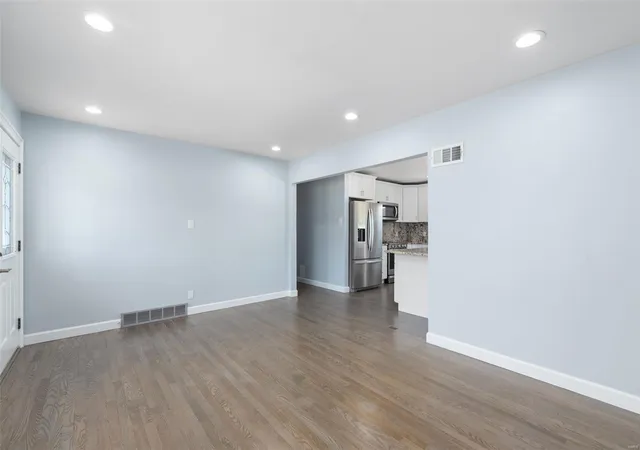 Photo 4 of Single Family Residence at 2414 Banister Dr, Saint Louis, MO 63125 | MLS# MIS25017777 | | Sold on 2025-05-21