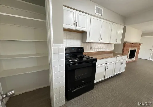 Photo 3 of Single Family Residence at 2355 Redman Rd, Saint Louis, MO 63136 | MLS# MIS25017819 | | Sold on 2025-11-03