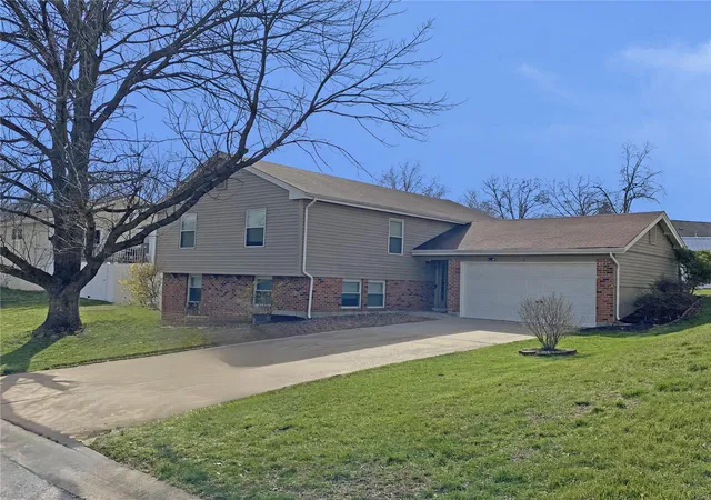 Single Family Residence at 3 Galaxy Dr, Saint Peters, MO 63376 | MLS# MIS25017834 | | Sold on 2025-05-09