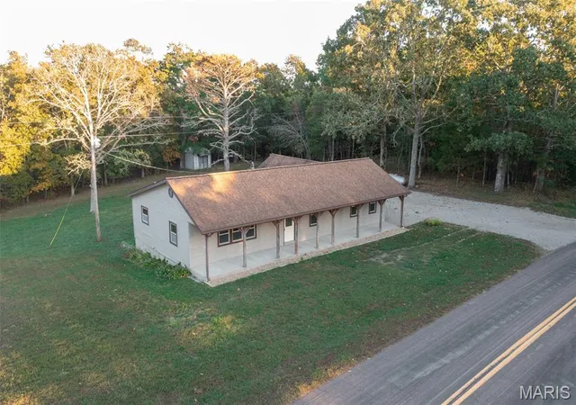 Photo 3 of Single Family Residence at 37132 State Hwy Hh, Patton, MO 63662 | MLS# MIS25018023 |  | Sold on 2025-12-05