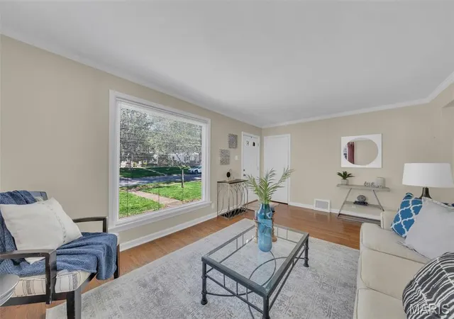 Photo 3 of Single Family Residence at 1237 Avery Ct, Saint Louis, MO 63122 | MLS# MIS25018347 | | Sold on 2025-05-15