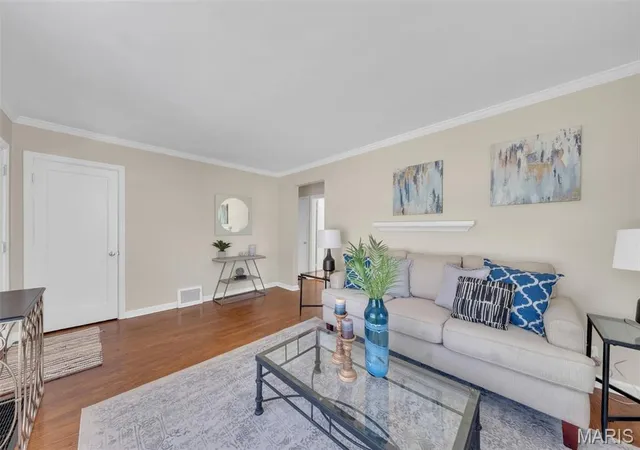 Photo 4 of Single Family Residence at 1237 Avery Ct, Saint Louis, MO 63122 | MLS# MIS25018347 | | Sold on 2025-05-15