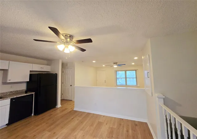 Photo 3 of Single Family Residence at 32 Orchard Hills Dr, Saint Peters, MO 63376 | MLS# MIS25018395 |  | Sold on 2025-05-16