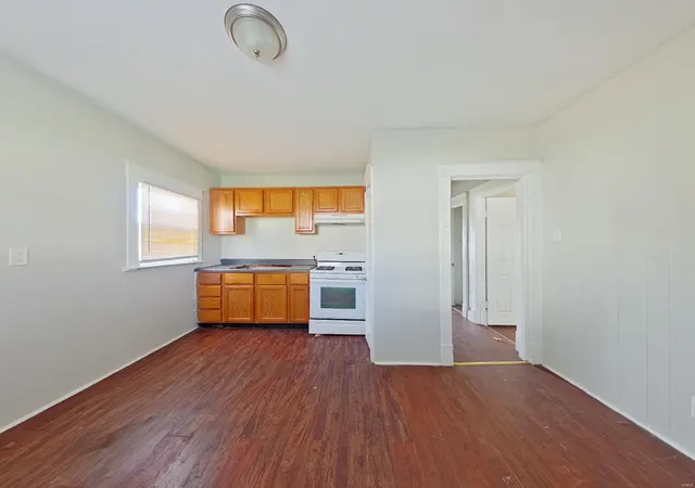 Photo 4 of Single Family Residence at 6103 Grimshaw Ave, Saint Louis, MO 63120 | MLS# MIS25018460 | | Sold on 2025-04-18