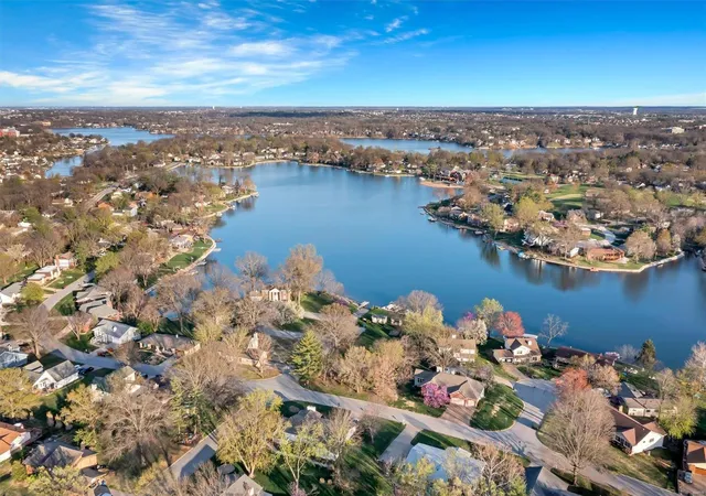 Photo 4 of Townhouse at 2703 Savoy Dr #2703, Lake Saint Louis, MO 63367 | MLS# MIS25018506 | | Sold on 2025-05-02