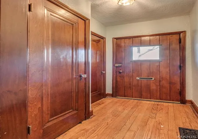 Photo 3 of Single Family Residence at 530 Donne Ave, Saint Louis, MO 63130 | MLS# MIS25018632 | | Sold on 2025-06-23