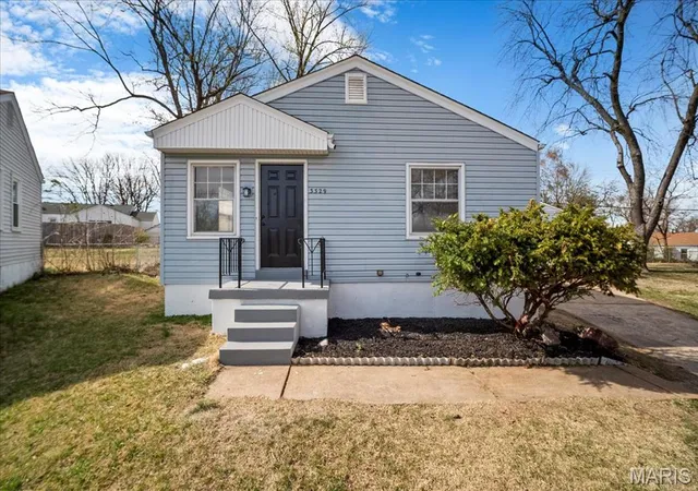 Photo 1 of Single Family Residence at 3329 Krem Ct, Saint Ann, MO 63074 | MLS# MIS25018672 |  | Sold on 2025-05-16