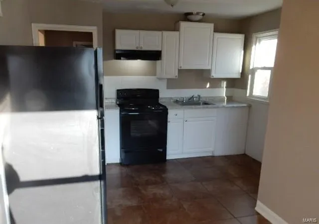 Photo 3 of Single Family Residence at 5533 Sunbury Ave, Saint Louis, MO 63136 | MLS# MIS25018711 | | Sold on 2025-05-01