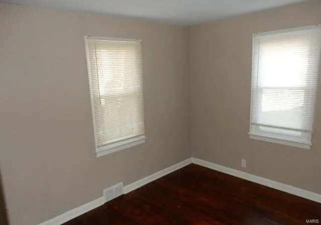 Photo 4 of Single Family Residence at 5533 Sunbury Ave, Saint Louis, MO 63136 | MLS# MIS25018711 | | Sold on 2025-05-01