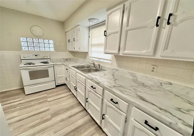 Photo 4 of Single Family Residence at 3643 Mckibbon Rd, Saint Louis, MO 63114 | MLS# MIS25018826 |  | Sold on 2025-05-05