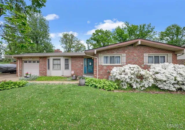 Single Family Residence at 16 Larkin Ln, Saint Louis, MO 63128 | MLS# MIS25018828 | | Sold on 2025-07-01