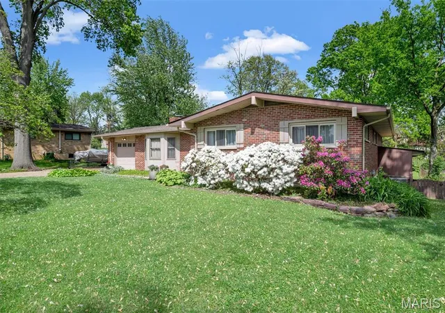 Photo 1 of Single Family Residence at 16 Larkin Ln, Saint Louis, MO 63128 | MLS# MIS25018828 | | Sold on 2025-07-01