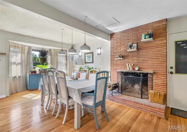 Photo 4 of Single Family Residence at 16 Larkin Ln, Saint Louis, MO 63128 | MLS# MIS25018828 | | Sold on 2025-07-01