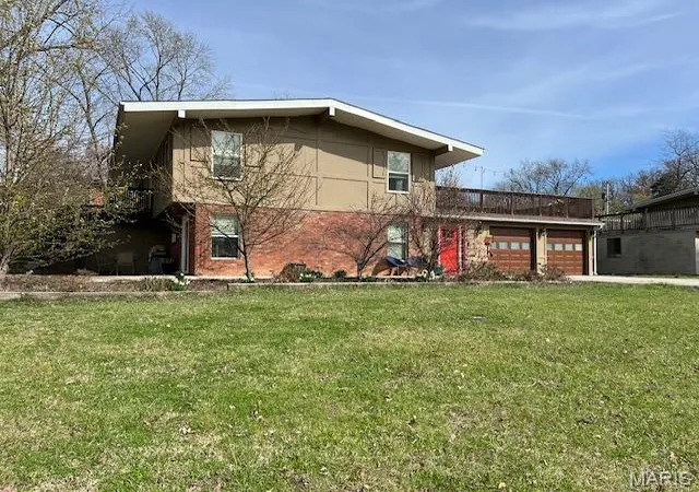 Photo 3 of Single Family Residence at 86 Pebblebrook Ln, Saint Louis, MO 63146 | MLS# MIS25018854 |  | Sold on 2025-05-23