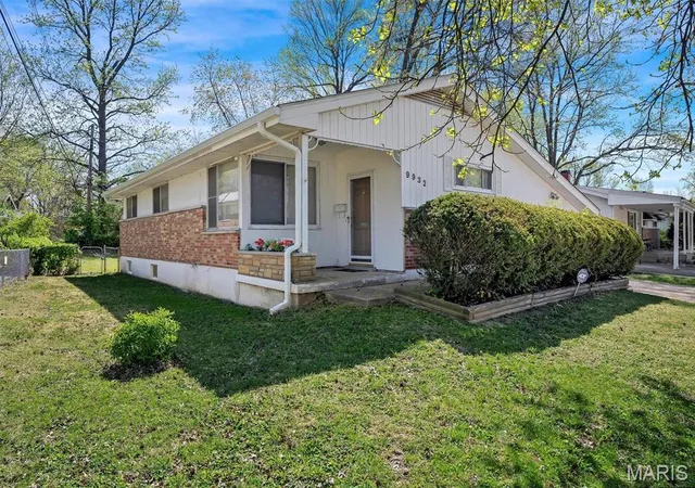 Photo 2 of Single Family Residence at 9932 Ashmont Dr, Saint Louis, MO 63136 | MLS# MIS25018932 |  | Sold on 2025-06-05