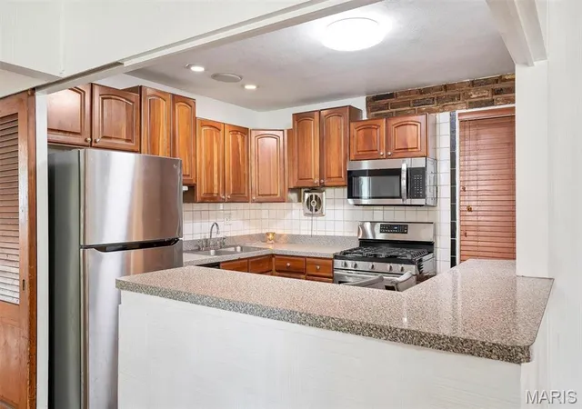 Photo 4 of Single Family Residence at 9932 Ashmont Dr, Saint Louis, MO 63136 | MLS# MIS25018932 |  | Sold on 2025-06-05