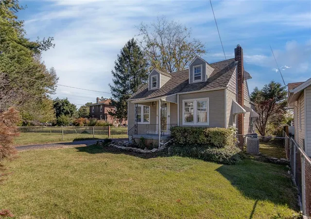 Photo 2 of Single Family Residence at 10516 Wurdack Ave, Saint Louis, MO 63114 | MLS# MIS25018934 | | Sold on 2025-05-12