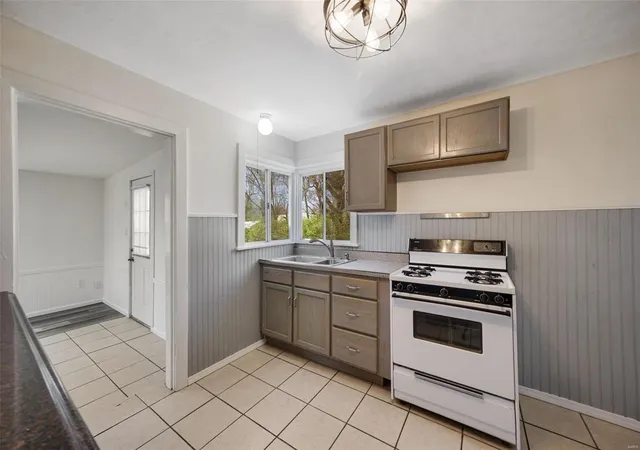 Photo 5 of Single Family Residence at 10030 Lucille Ave, Saint Ann, MO 63074 | MLS# MIS25018942 | | Sold on 2025-04-24