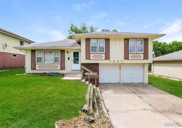 Photo 1 of Single Family Residence at 7807 E 118Th Ter, Kansas City, MO 64134 | MLS# MIS25018953 | | Sold on 2025-07-07