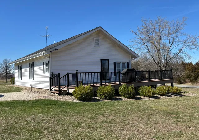 Photo 3 of Single Family Residence at 31061 Route Ff, Hunnewell, MO 63443 | MLS# MIS25018989 | | Sold on 2025-05-09