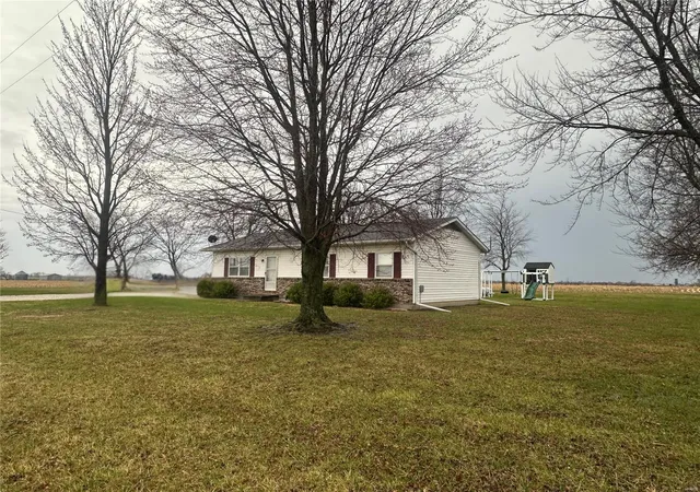 Photo 2 of Single Family Residence at 3711 Hwy K, Shelbyville, MO 63469 | MLS# MIS25019009 | | Sold on 2025-05-09