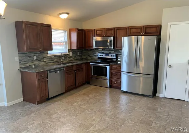Photo 1 of Single Family Residence at 103 Mcclay Village Dr, Saint Peters, MO 63376 | MLS# MIS25019024 | | Sold on 2025-06-05