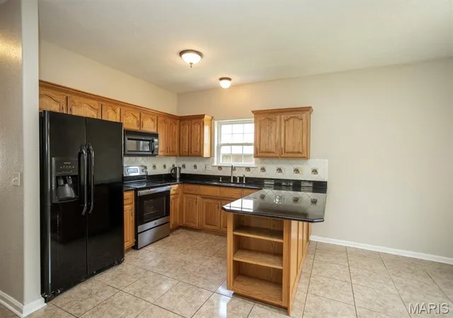 Photo 3 of Single Family Residence at 22884 Honeysuckle Rd, Saint Robert, MO 65584 | MLS# MIS25019056 |  | Sold on 2025-07-15