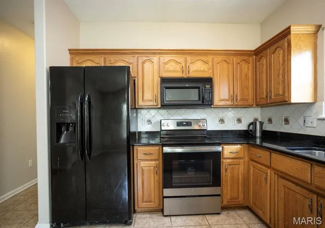 Photo 4 of Single Family Residence at 22884 Honeysuckle Rd, Saint Robert, MO 65584 | MLS# MIS25019056 |  | Sold on 2025-07-15