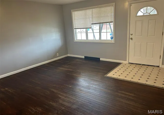 Photo 3 of Single Family Residence at 10314 Viscount Dr, Saint Louis, MO 63136 | MLS# MIS25019059 | | Sold on 2025-08-19