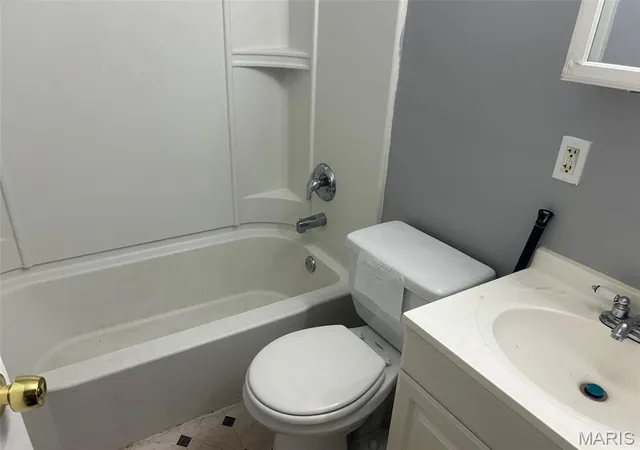 Photo 4 of Single Family Residence at 10314 Viscount Dr, Saint Louis, MO 63136 | MLS# MIS25019059 | | Sold on 2025-08-19