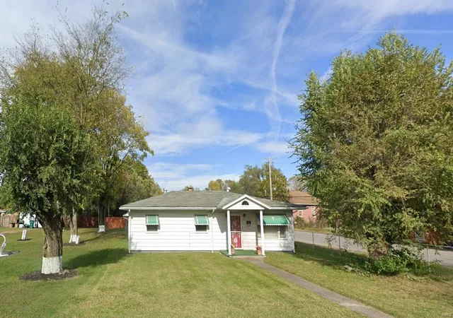 Photo 1 of Single Family Residence at 3045 Belleview Ave, East Saint Louis, IL 62205 | MLS# MIS25019111 | | Sold on 2025-05-23